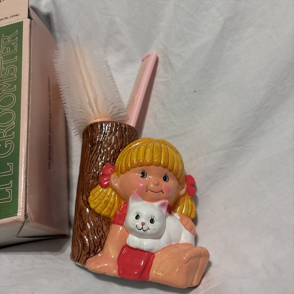 VINTAGE Lil Groomster Brush and Comb Set Ceramic Holder #5394G Missy And Kitty - Picture 6 of 8
